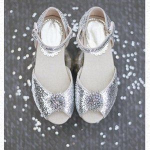 Joyfolie Rayme flats in Silver NWOT